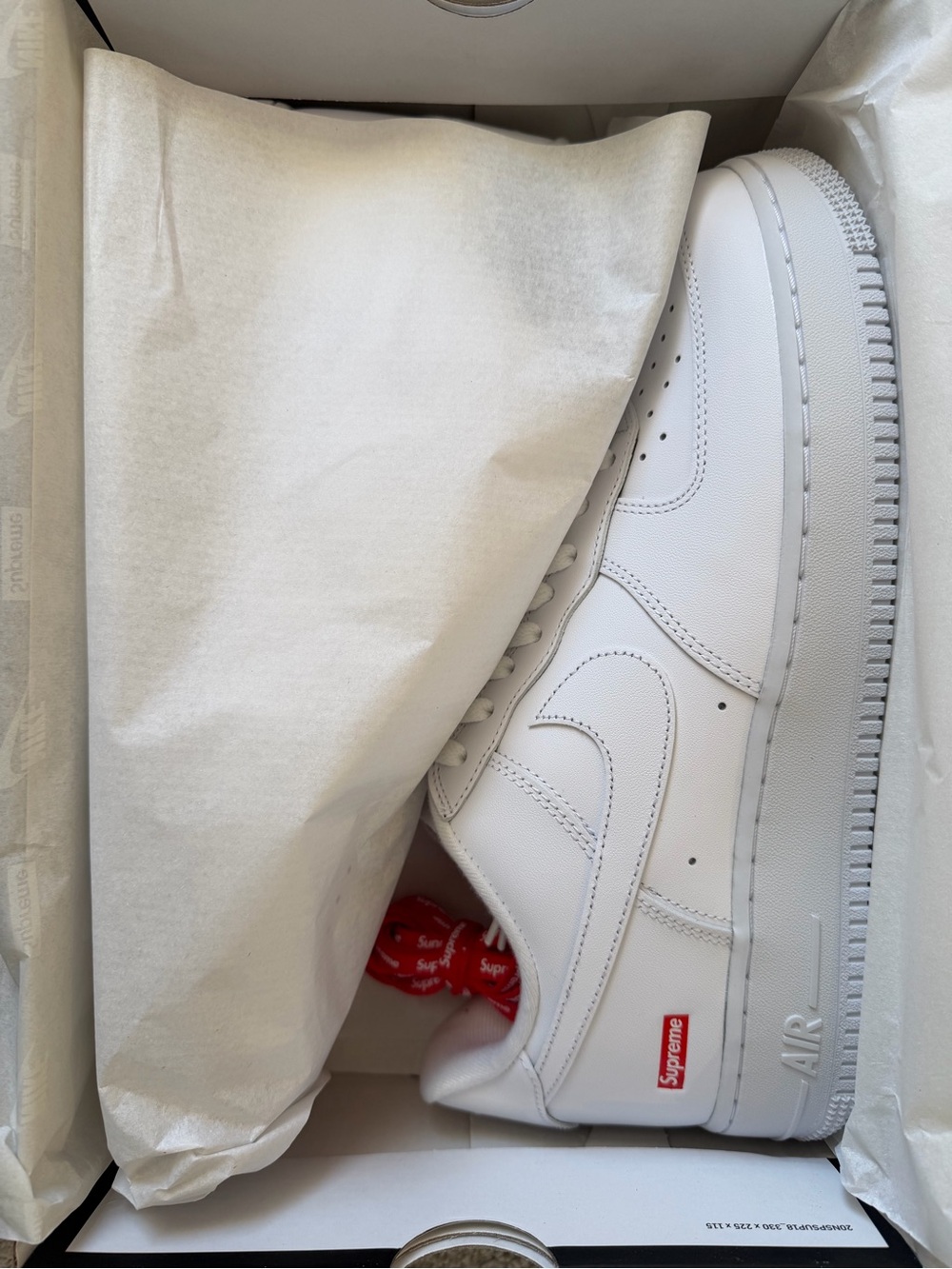 Nike x Supreme Men’s White Leather Low-Top Sneakers sz. 11